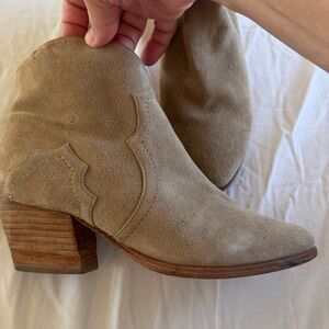 Free People brand beige light taupe suede leather cowboy like Ankle Bootie ❤️🌈